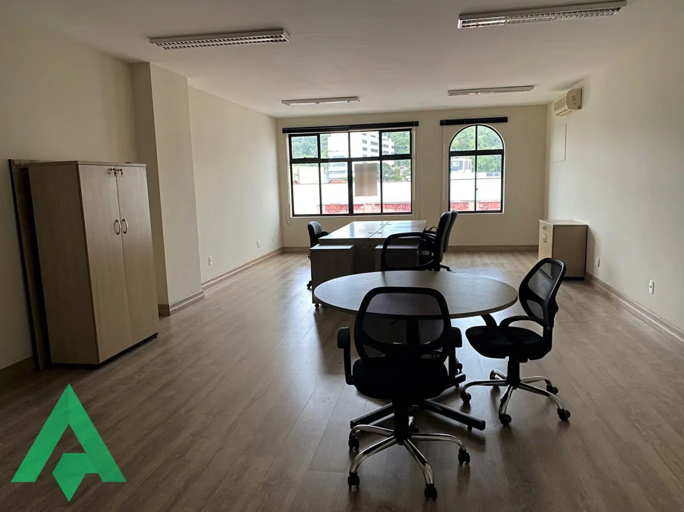 Excelente Sala Comercial, no Centro de Blumenau! — foto 2