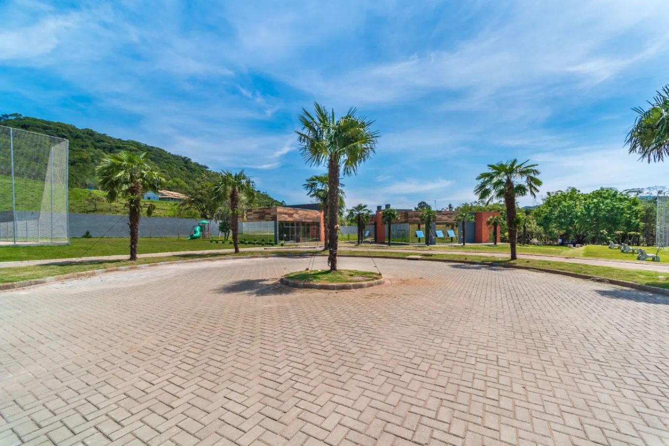 CONDOMÍNIO RESIDENCIAL DE CASAS DE CAMPO Os catarinenses descobrem como adotar o estilo de vida tranquilo do campo com a mordomia de um condomínio, sem abrir mão da conveniência da cidade. Os Lotes de 600 a 2400m, são ideais para sua chácara ou casa de campo. — foto 2