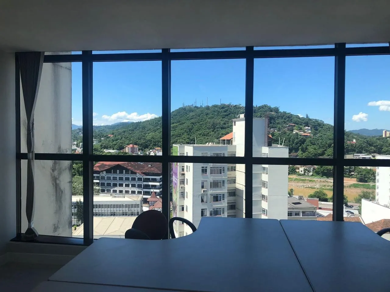 Sala comercial em excelente centro empresarial no centro de Blumenau — foto 2