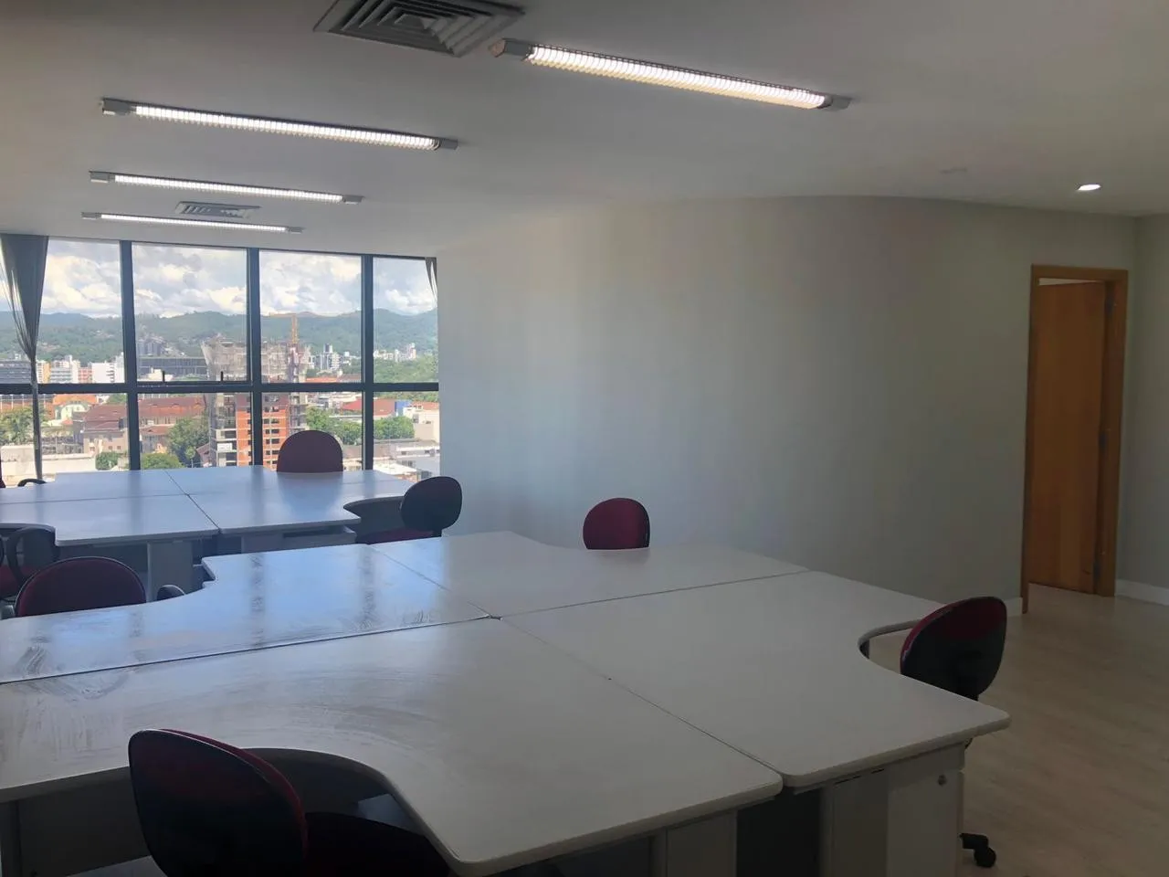 Sala comercial em excelente centro empresarial no centro de Blumenau — foto 4