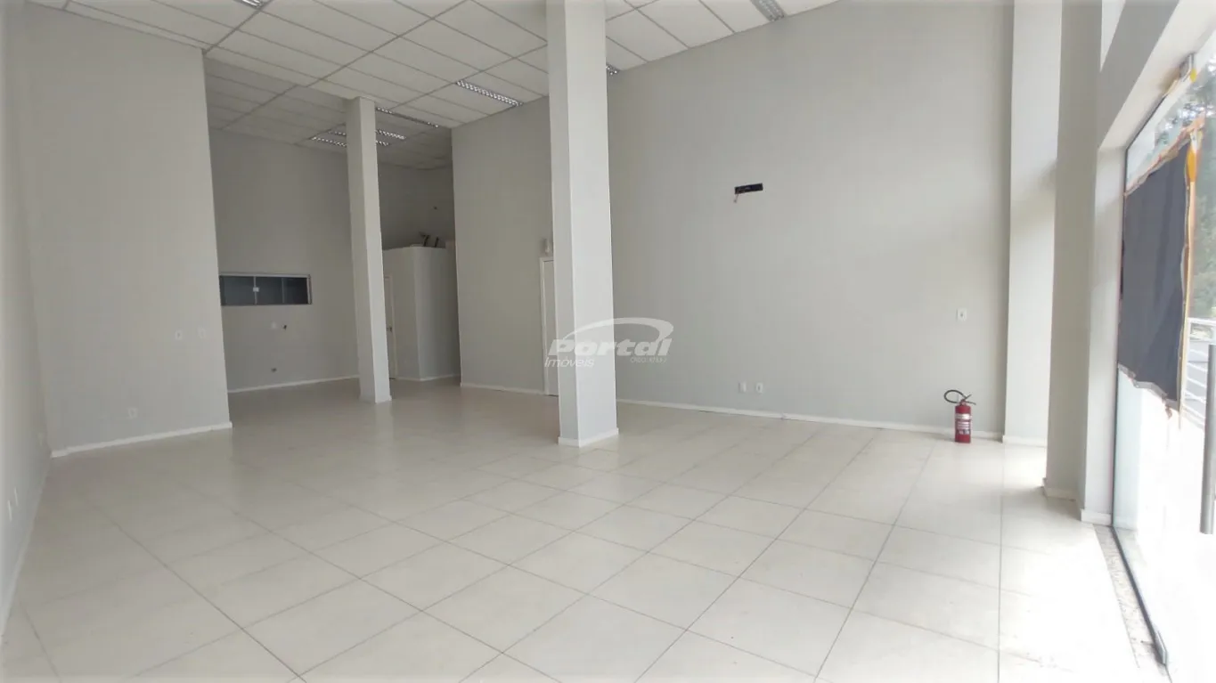 Sala térrea comercial com pé-direito alto disponível para locação no bairro Bela Vista - Gaspar/SC — foto 3