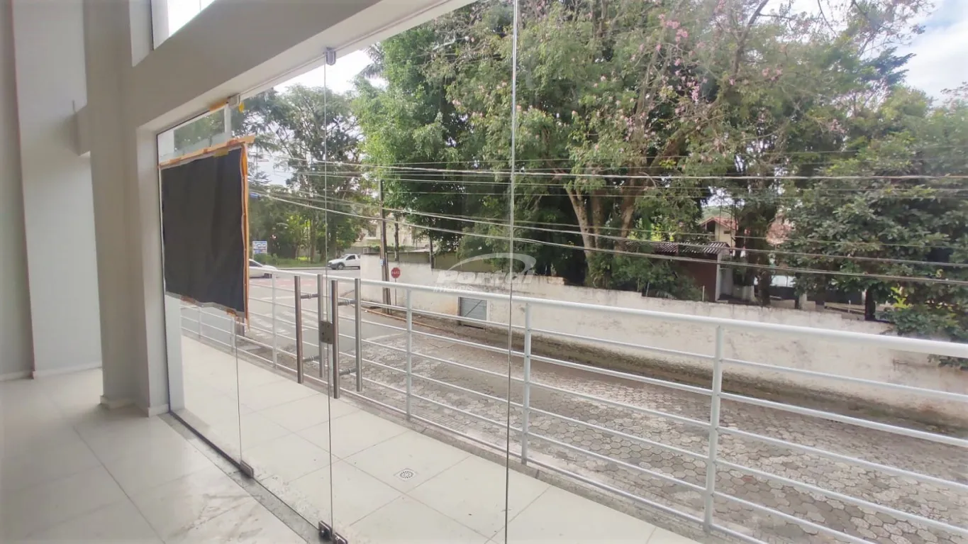 Sala térrea comercial com pé-direito alto disponível para locação no bairro Bela Vista - Gaspar/SC — foto 4