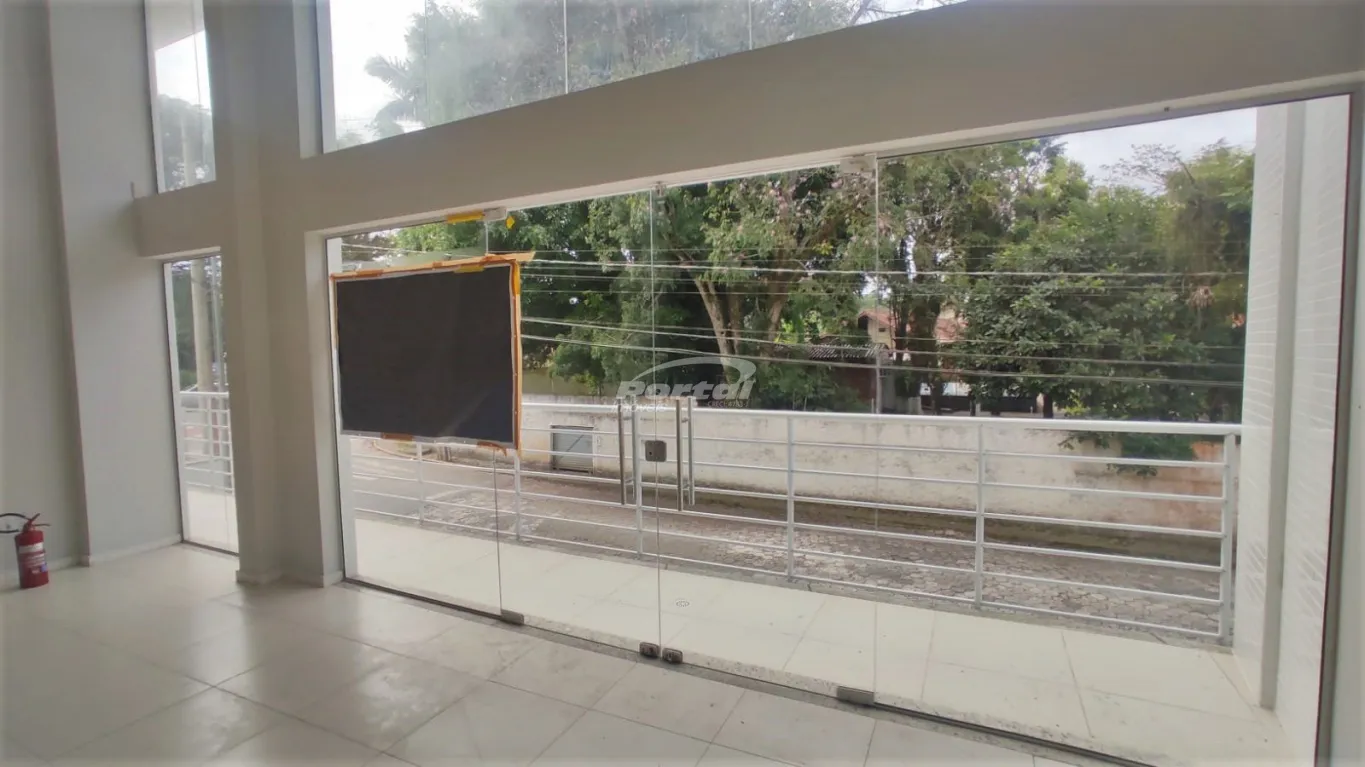 Sala térrea comercial com pé-direito alto disponível para locação no bairro Bela Vista - Gaspar/SC — foto 5