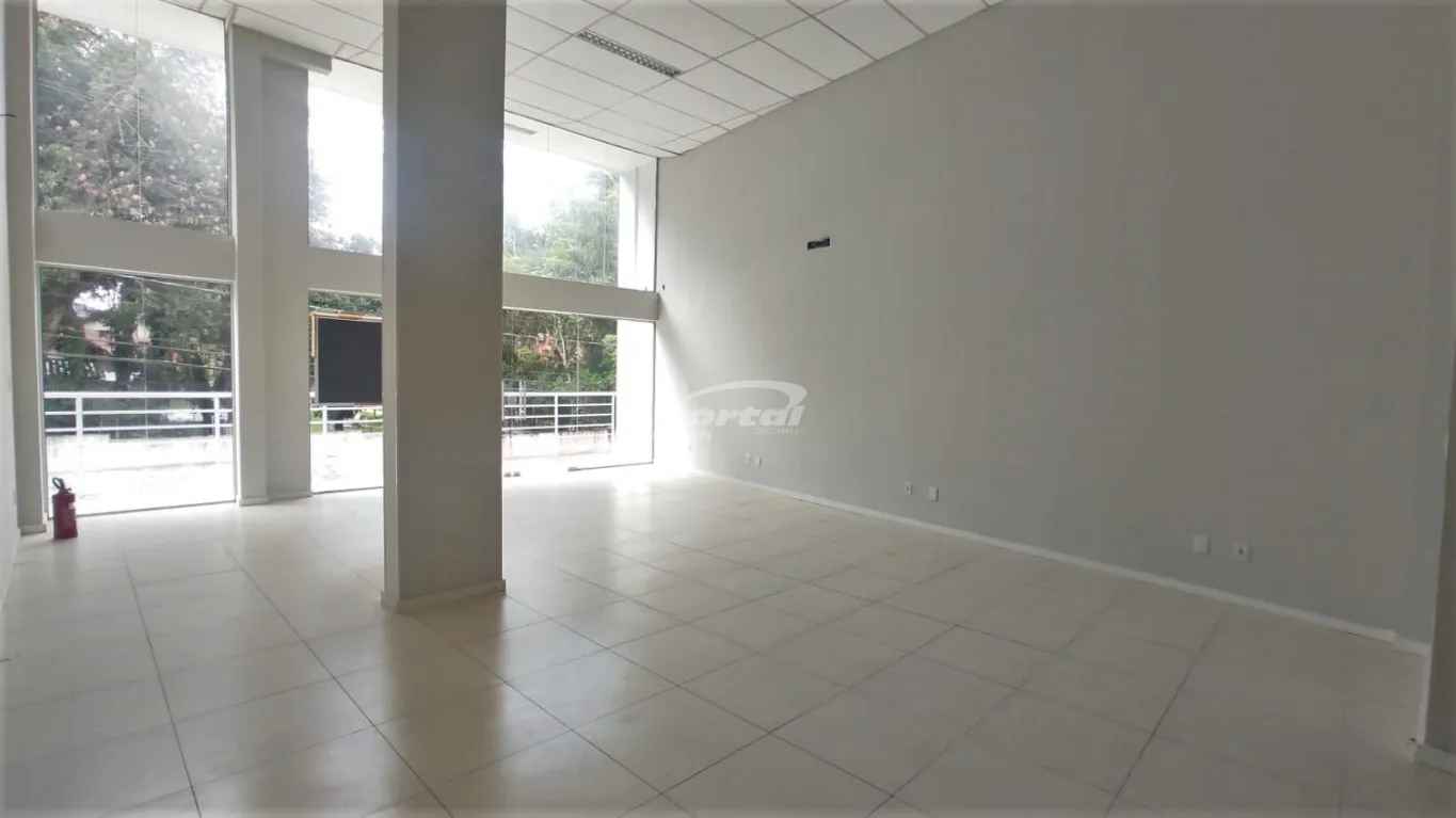 Sala térrea comercial com pé-direito alto disponível para locação no bairro Bela Vista - Gaspar/SC — foto 7
