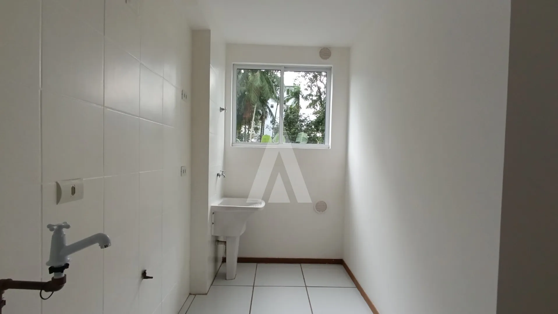 Apartamento localizado no bairro Costa e Silva, composto por 2 quartos e 1 vaga de garagem coberta. — foto 5