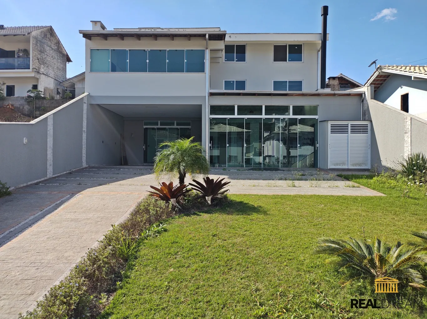 Casa com 5 suítes no loteamento São Francisco em Gaspar SC - foto 1