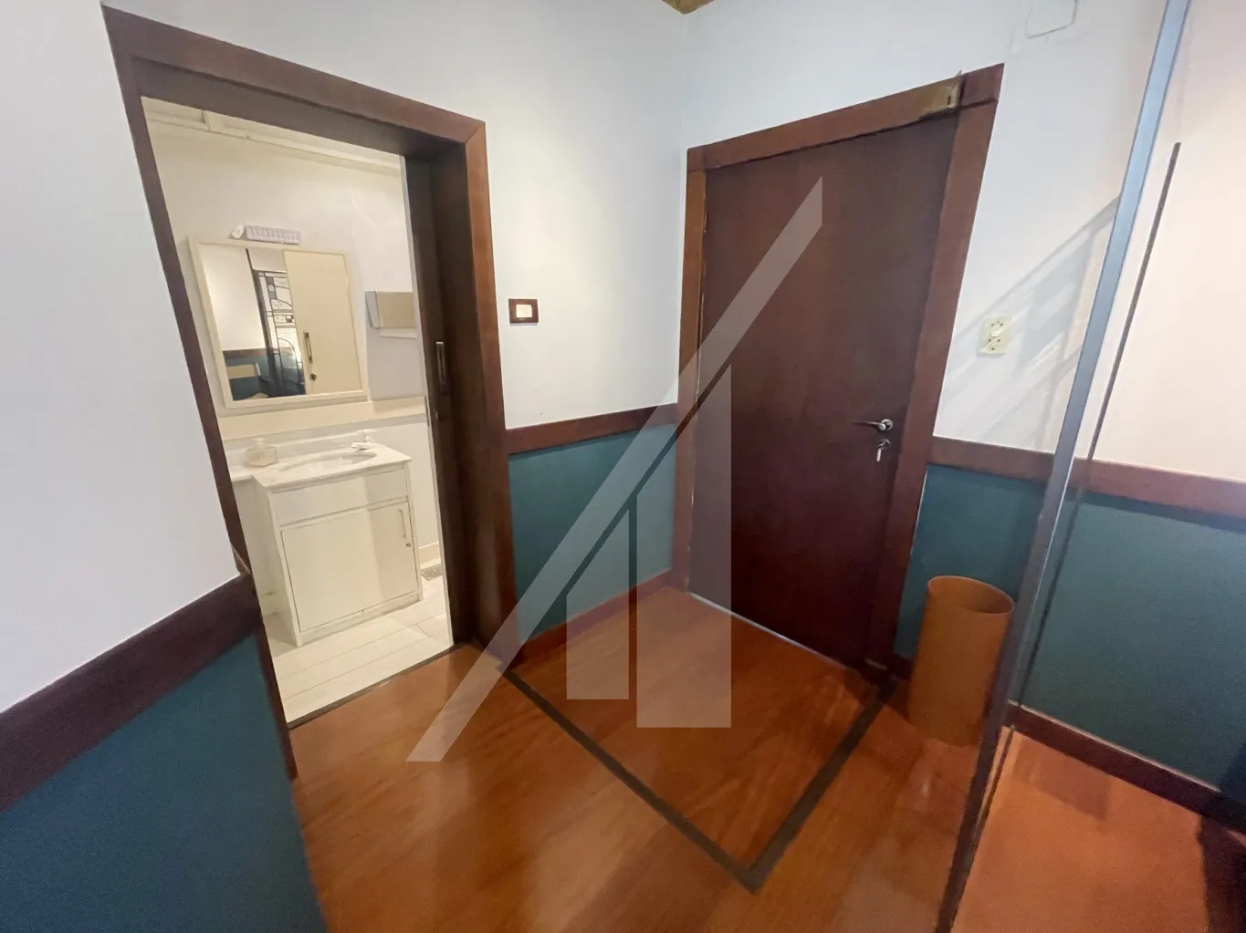 Linda e aconchegante sala comercial no centro da cidade de Blumenau! — foto 6