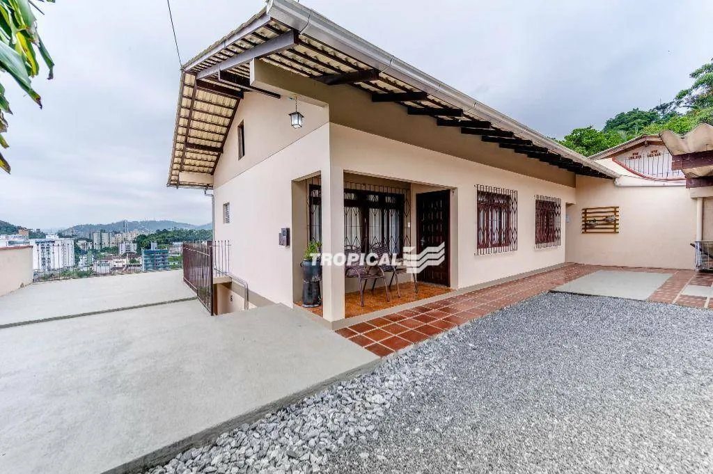 Casa com 3 dormitórios à venda, 204 m por R$ 590.000,00 - Garcia - Blumenau/SC - foto 1