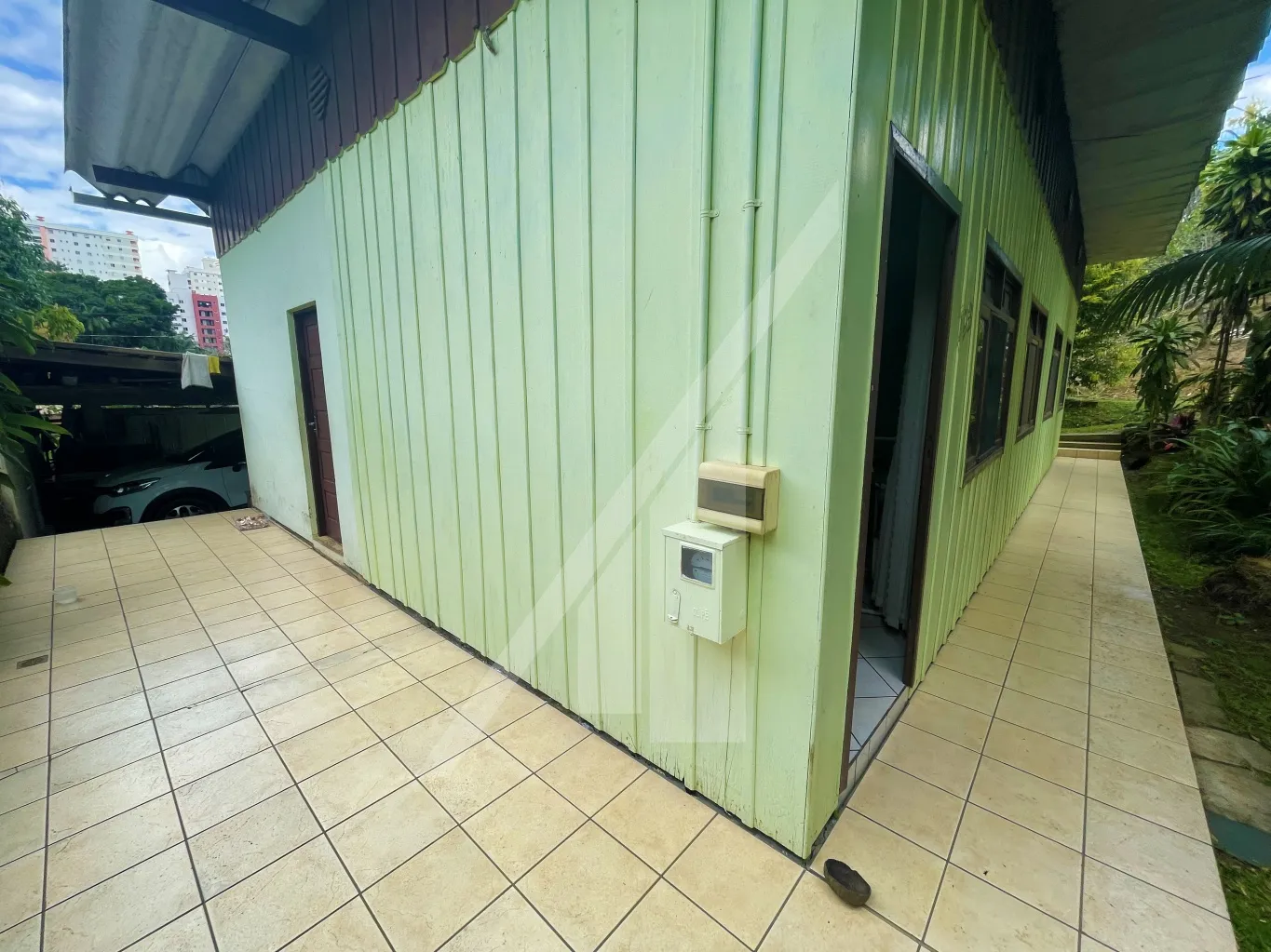 Opção para investimento! Terreno ZR2 com casa de madeira. Muito bem localizado no bairro Escola Agrícola, em rua sem saída, nas imediações EBM Lúcio Esteves, CEDUP, supermercado, bancos e demais serviços. — foto 7