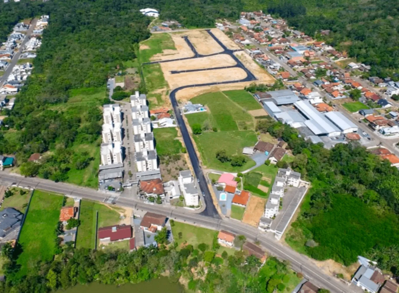 Excelente terreno, plano e pronto para construir - foto 1