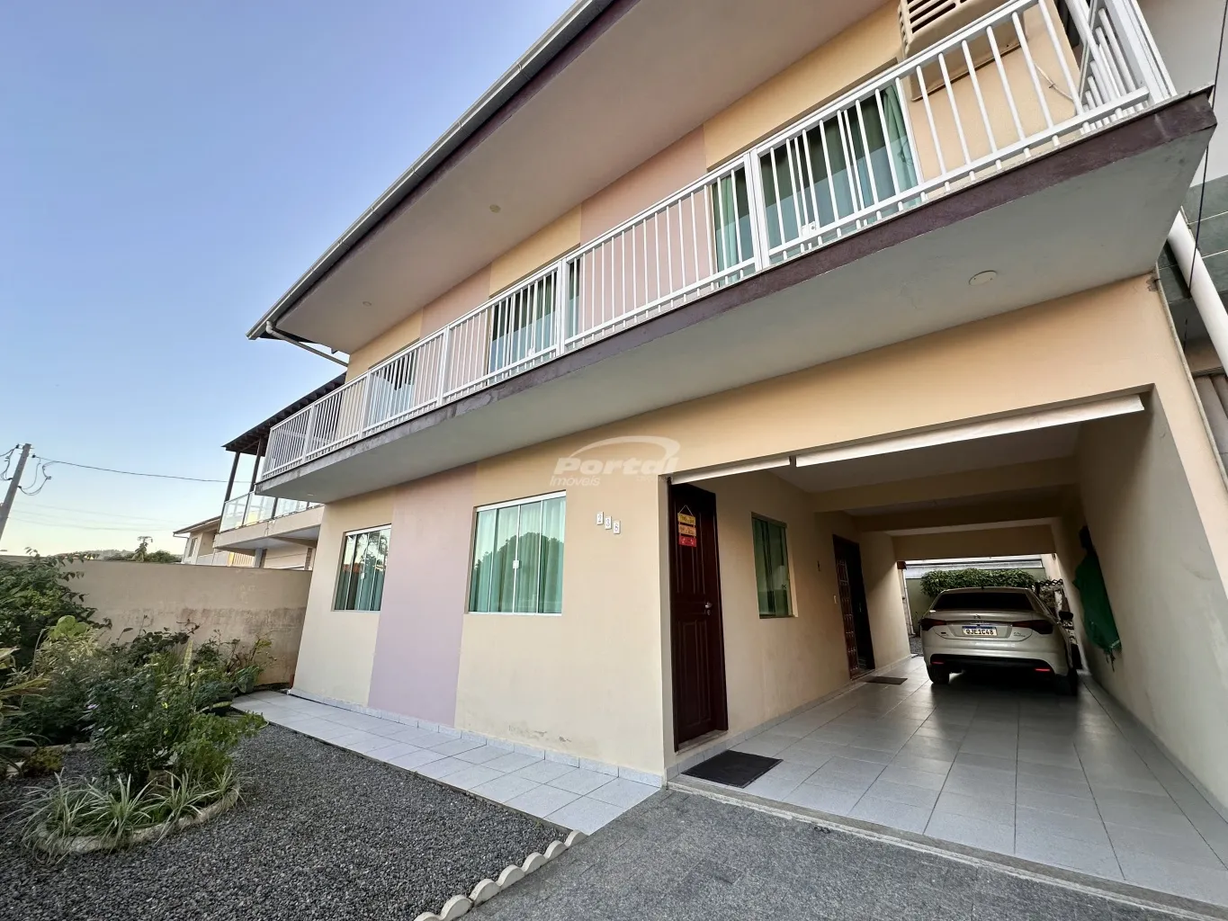 Casa com 6 dormitórios, sendo 1 suíte, a cerca de 250 metros do mar no centro de Penha/SC (Cód. 14708) - foto 1