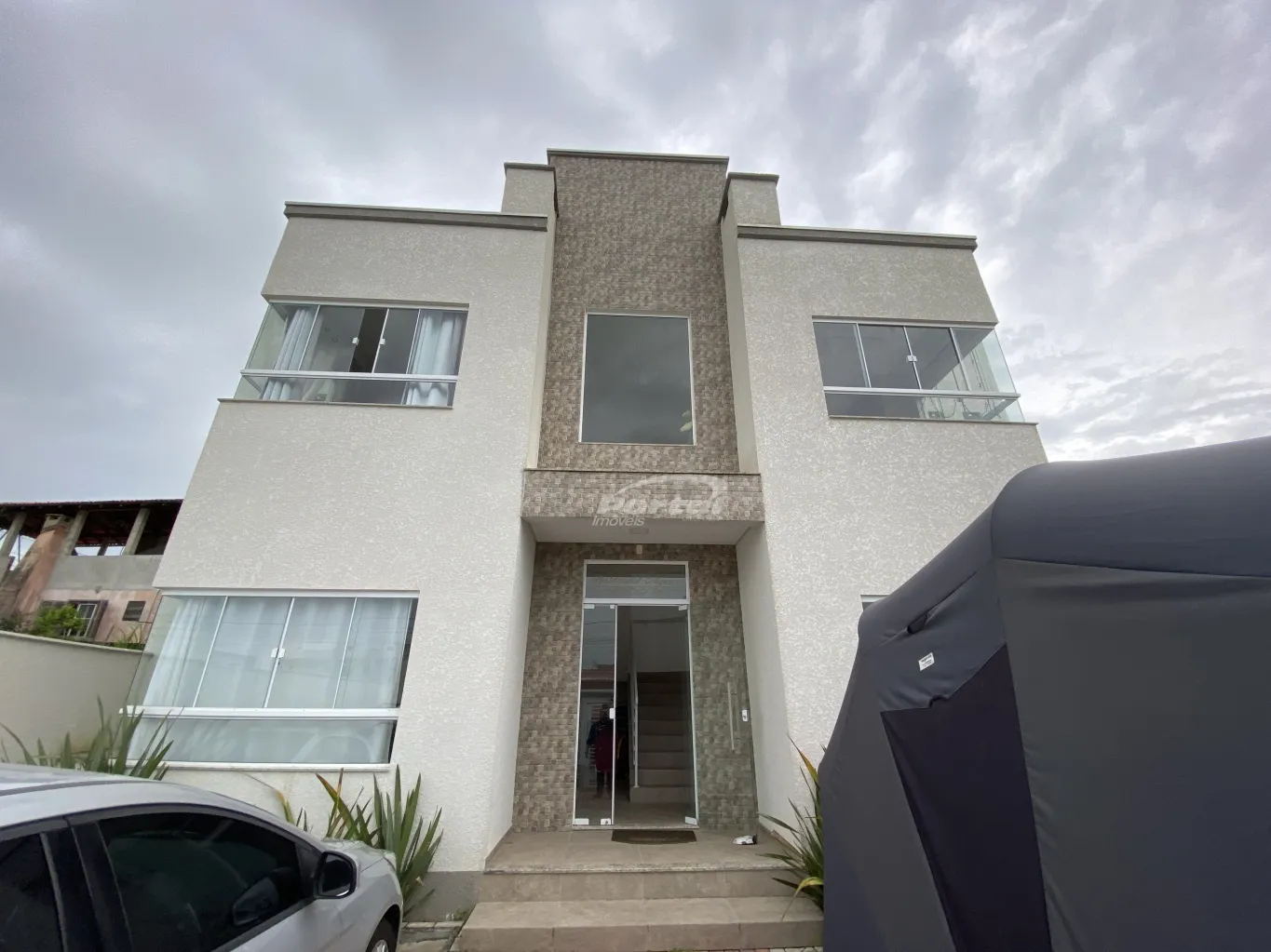 Amplo apartamento térreo em prédio baixo no centro - foto 1