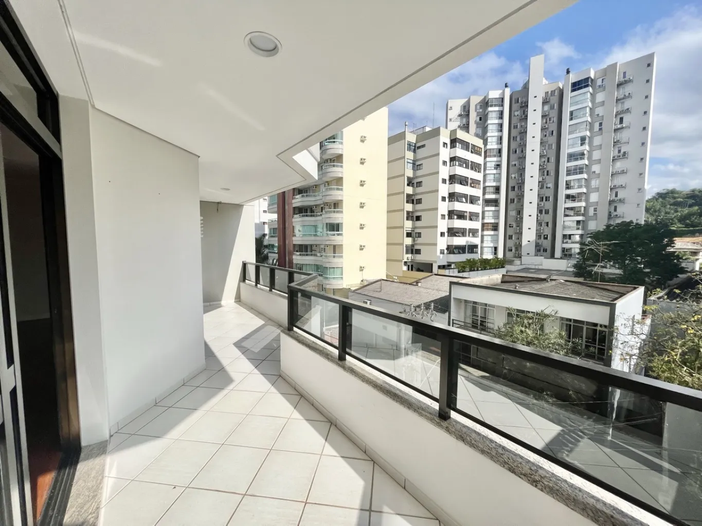 Apartamento de Alto Padrão com 04 Suítes, 4 vagas e Lazer Completo, no Ed. Amadeus Mozart, à Venda no bairro Jardim em Blumenau/SC — foto 6