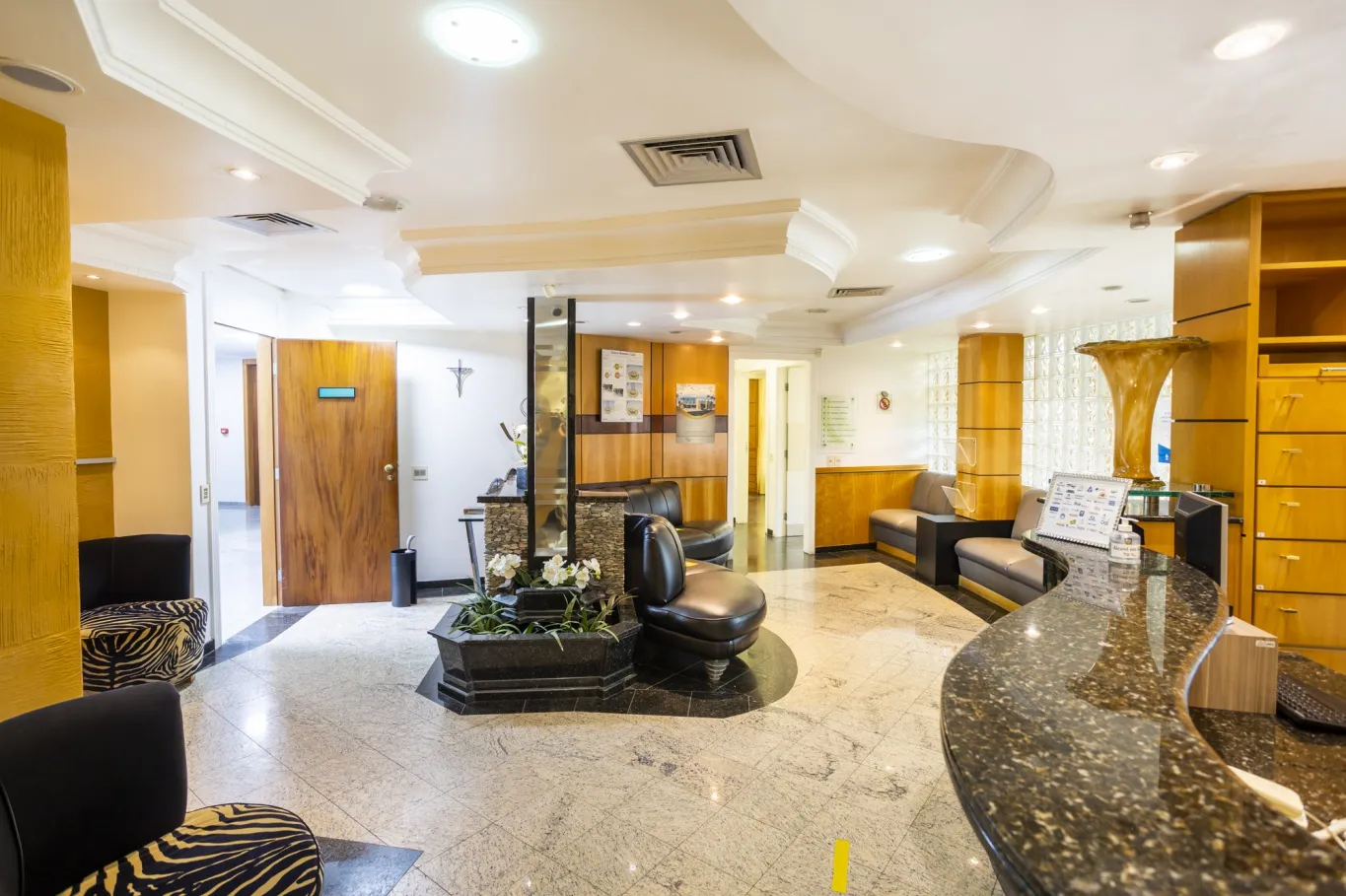 Sala comercial a venda na Dinâmica Sul Imobiliária — foto 2