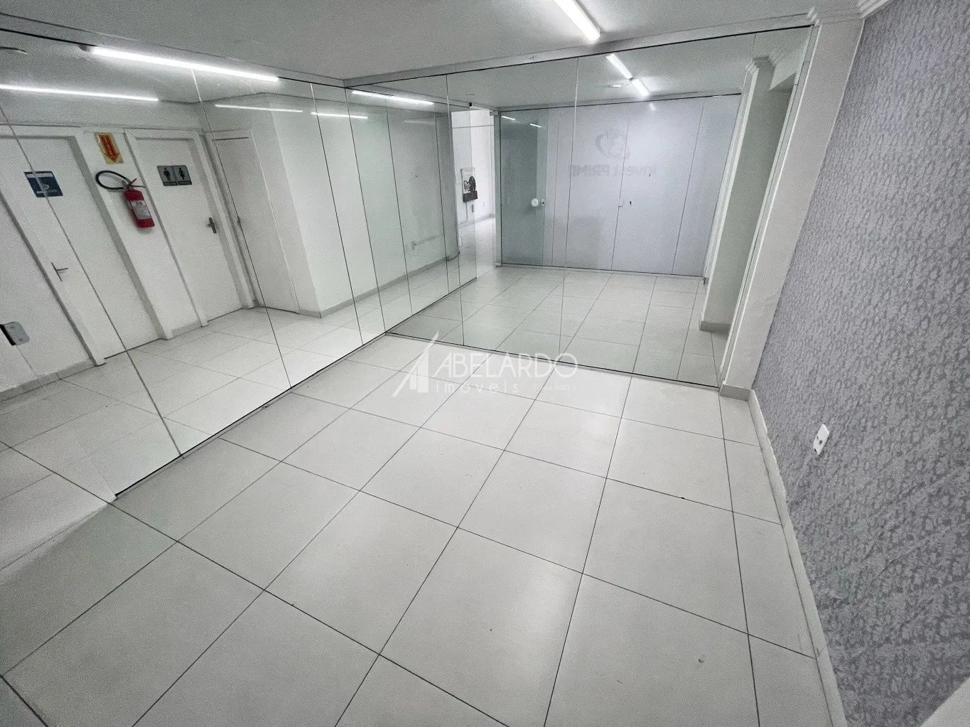 Maravilhosa sala no bairro Centro para abrilhantar o seu negócio, contendo 20,00m — foto 2