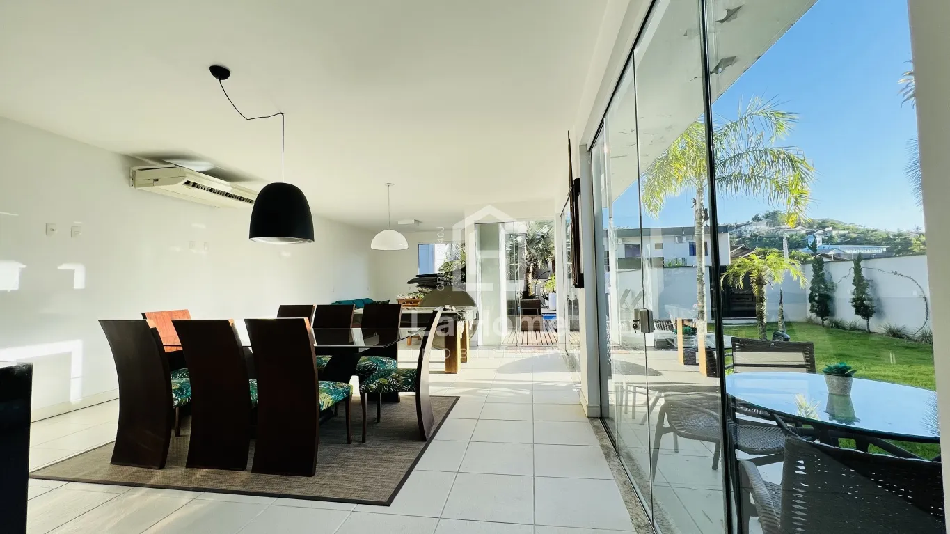 Imovel comercial e residencial disponivel para venda no bairro Agua Verde são 2 apartamentos + Mercado (pode ser feito 2 salas comerciais) + Salão de Festas — foto 7
