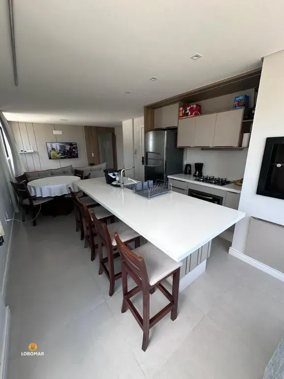 Apartamento mobiliado quadra mar, com 3 dormitórios à venda - Centro - Balneário - foto 1