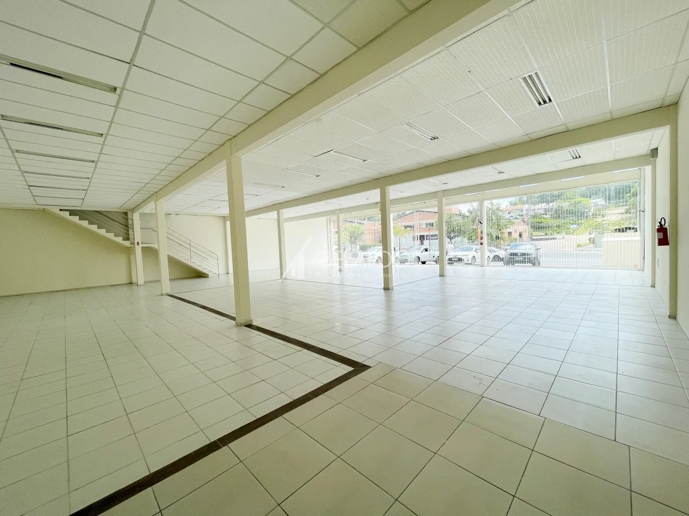 ÓTIMA OPORTUNIDADE PARA INVESTIDORES - Galpão localizado no bairro Salto Weissbach em uma das vias mais movimentadas de Blumenau. — foto 7