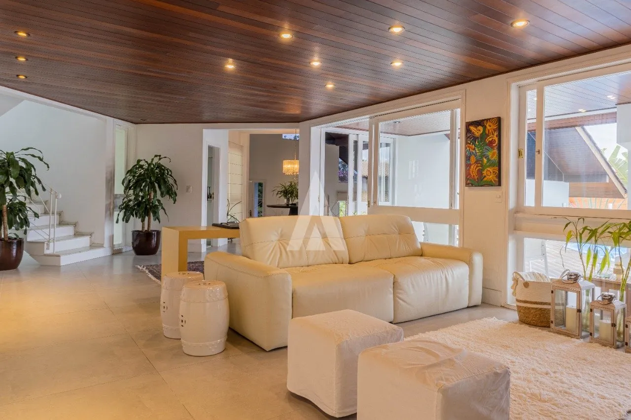 Casa em Condomínio com 2 suíte(s) mais 2 quarto(s) à venda no bairro GLÓRIA em JOINVILLE, por R$ 3.800.000.00. - foto 1