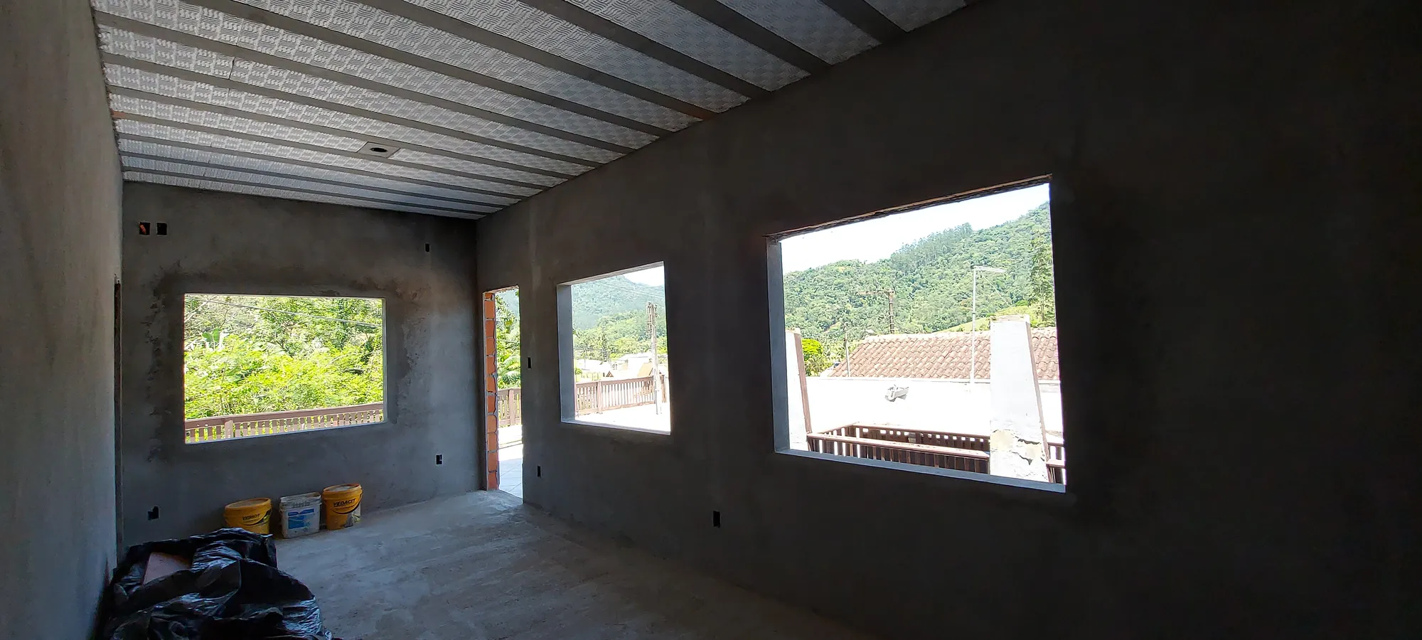 Casa 2 dormitórios mais amplo sótão que serve para um quarto  escritório ou home teather. — foto 2