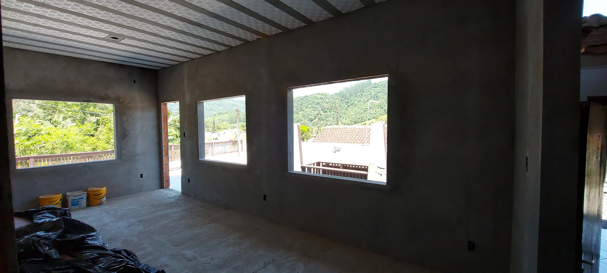 Casa 2 dormitórios mais amplo sótão que serve para um quarto  escritório ou home teather. — foto 3