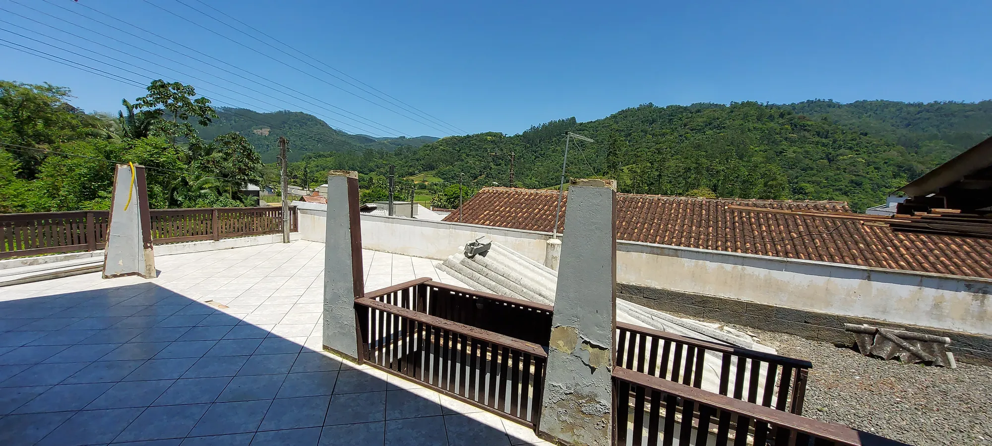 Casa 2 dormitórios mais amplo sótão que serve para um quarto  escritório ou home teather. — foto 4