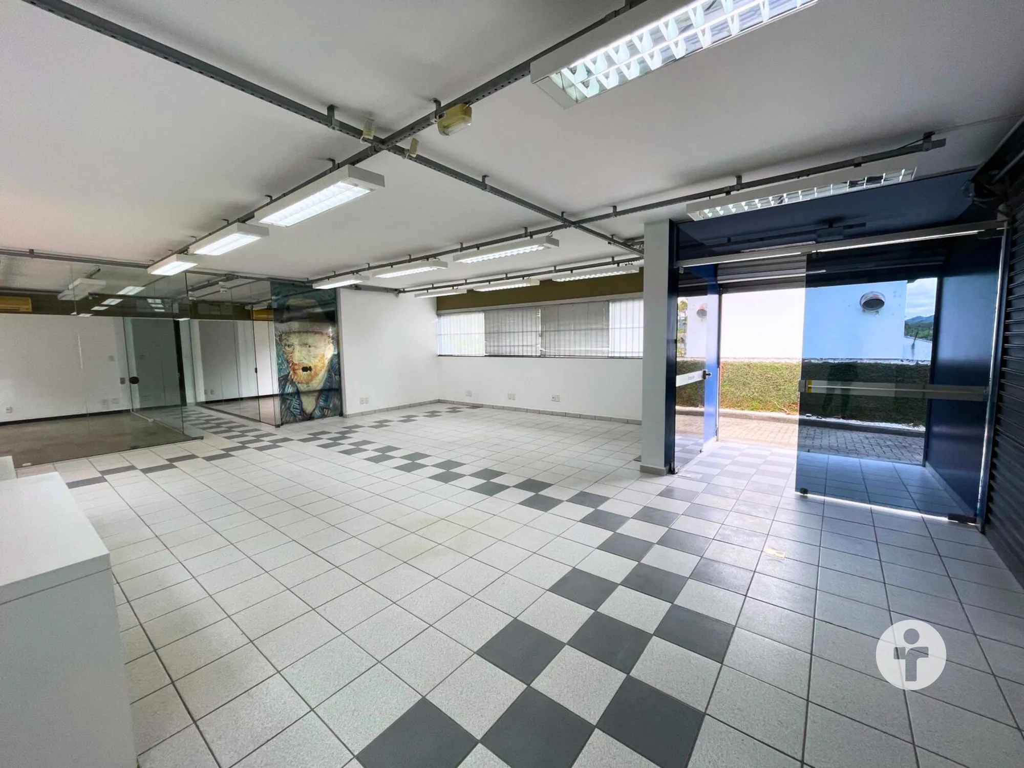 Imóvel Comercial com Visibilidade e Estacionamento — foto 4