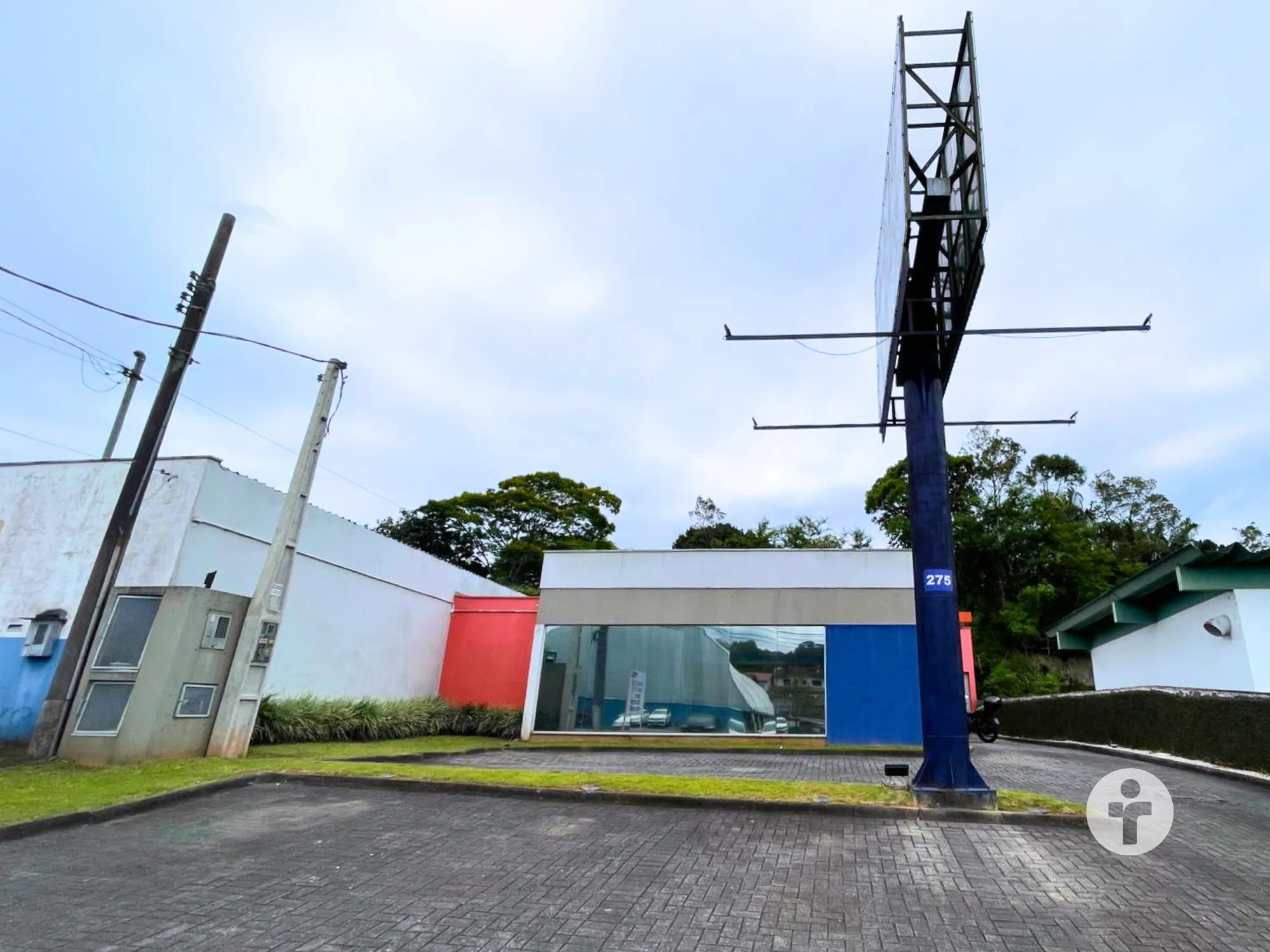 Imóvel Comercial com Visibilidade e Estacionamento — foto 2