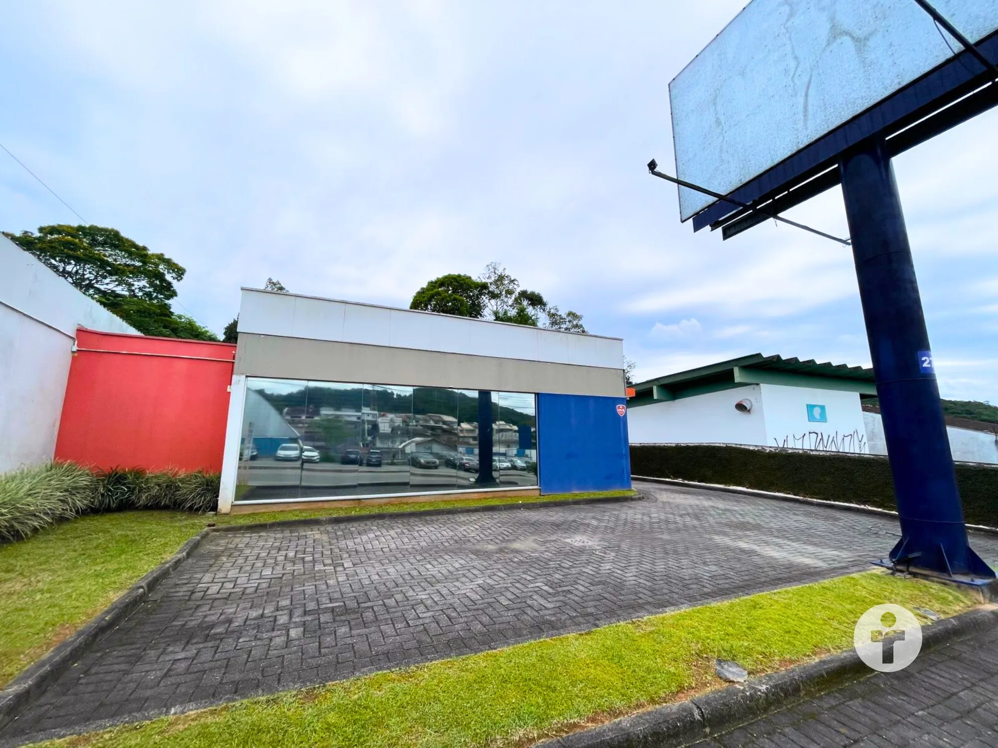 Imóvel Comercial com Visibilidade e Estacionamento - foto 1