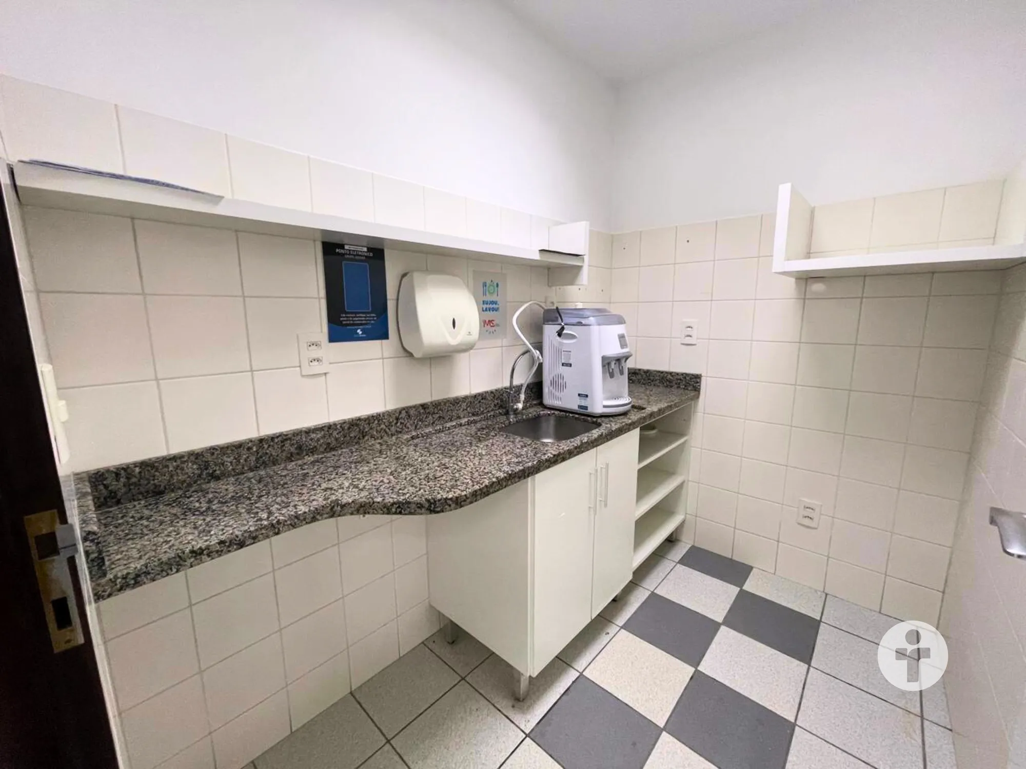 Imóvel Comercial com Visibilidade e Estacionamento — foto 6