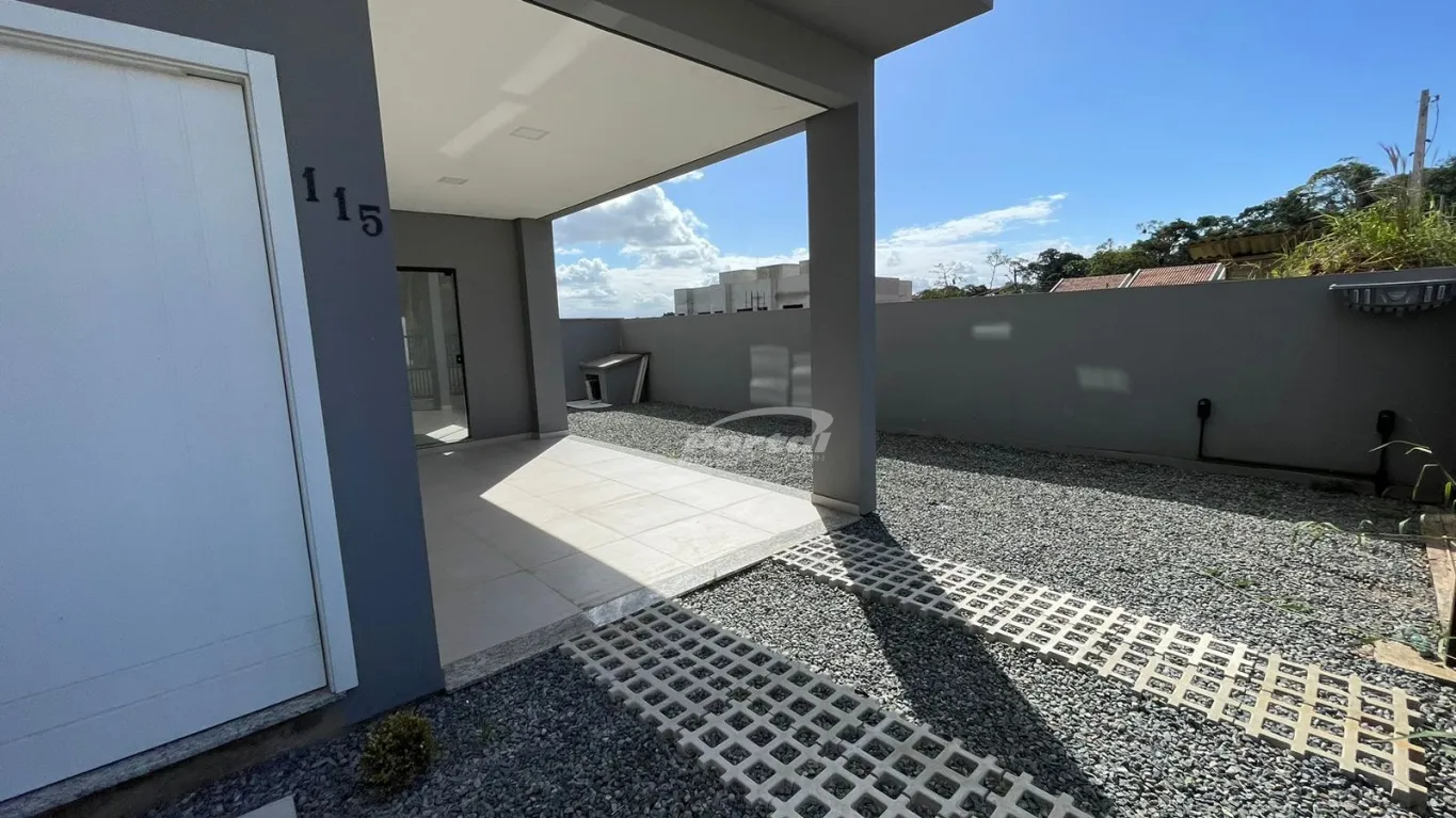 Sobrado de alto padrão em Balneário Piçarras com 3 dormitórios, 4 vagas de garagem a 800 metros da praia. — foto 4