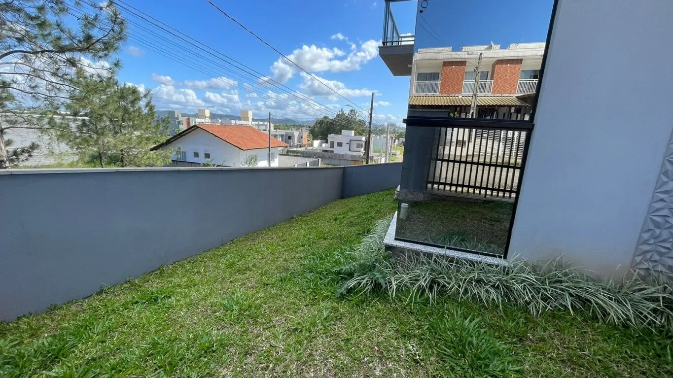 Sobrado de alto padrão em Balneário Piçarras com 3 dormitórios, 4 vagas de garagem a 800 metros da praia. — foto 6