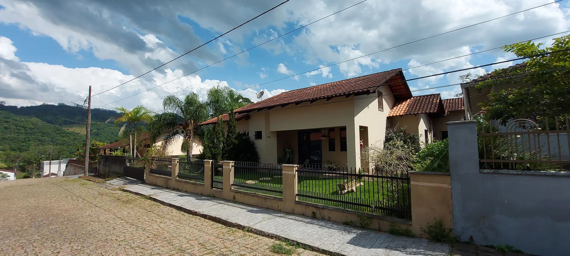 Casa alvenaria 3 amplos dormitórios (sendo uma suíte) 2 vagas de garagem. Terreno 840 m2 — foto 4
