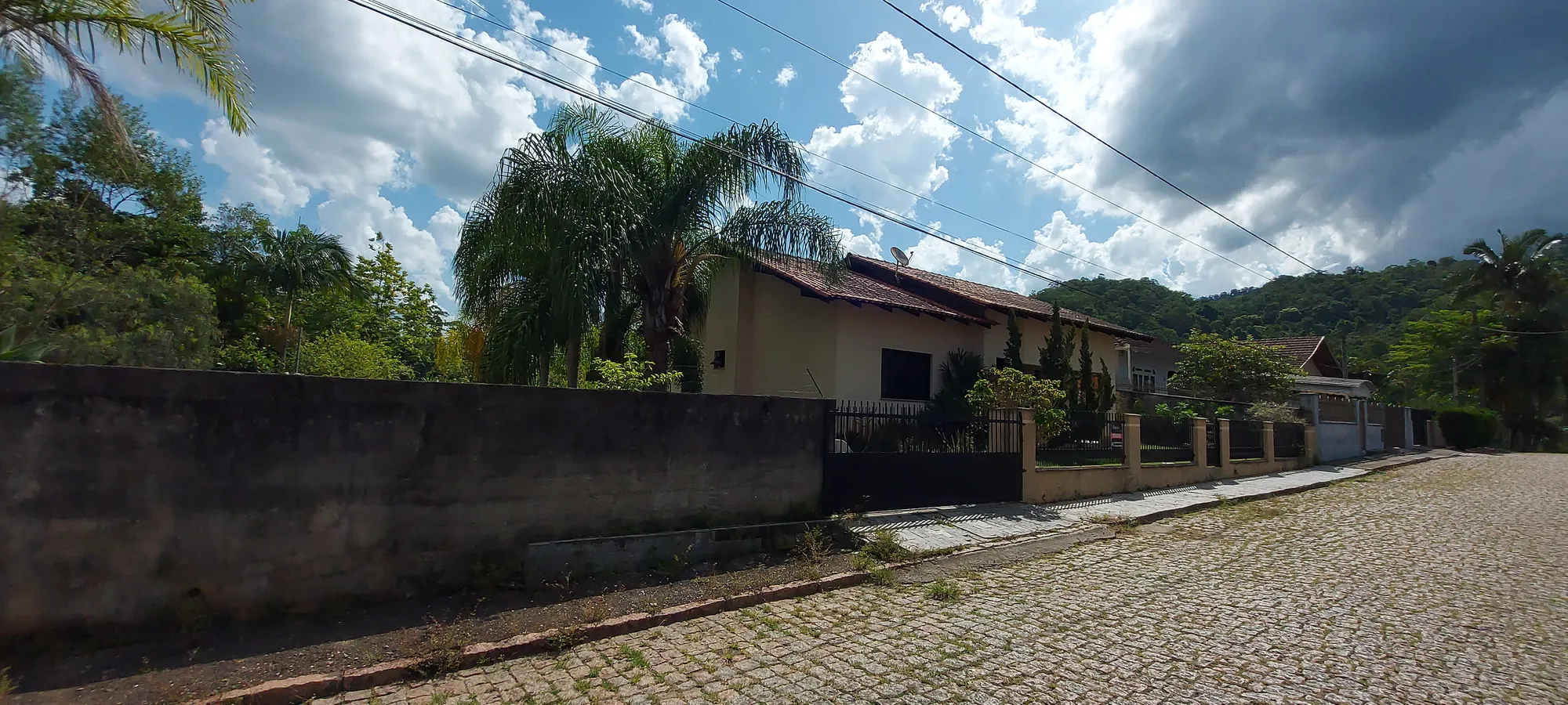 Casa alvenaria 3 amplos dormitórios (sendo uma suíte) 2 vagas de garagem. Terreno 840 m2 — foto 3
