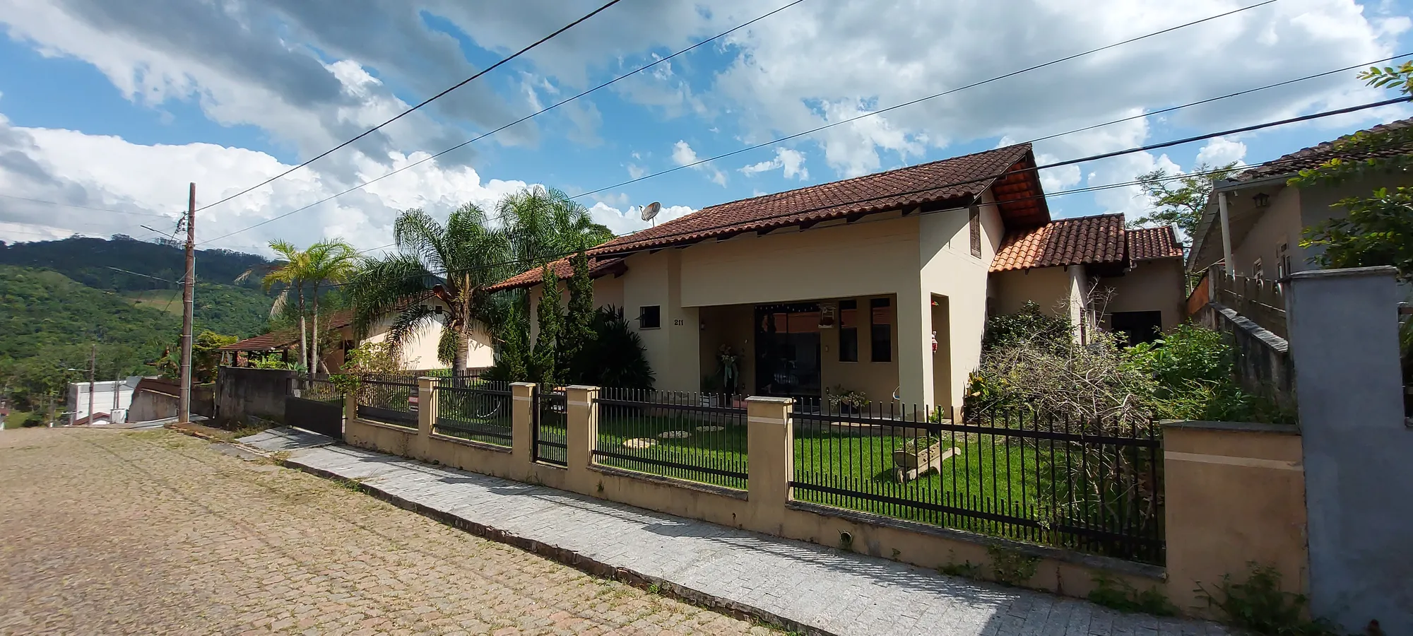 Casa alvenaria 3 amplos dormitórios (sendo uma suíte) 2 vagas de garagem. Terreno 840 m2 — foto 2