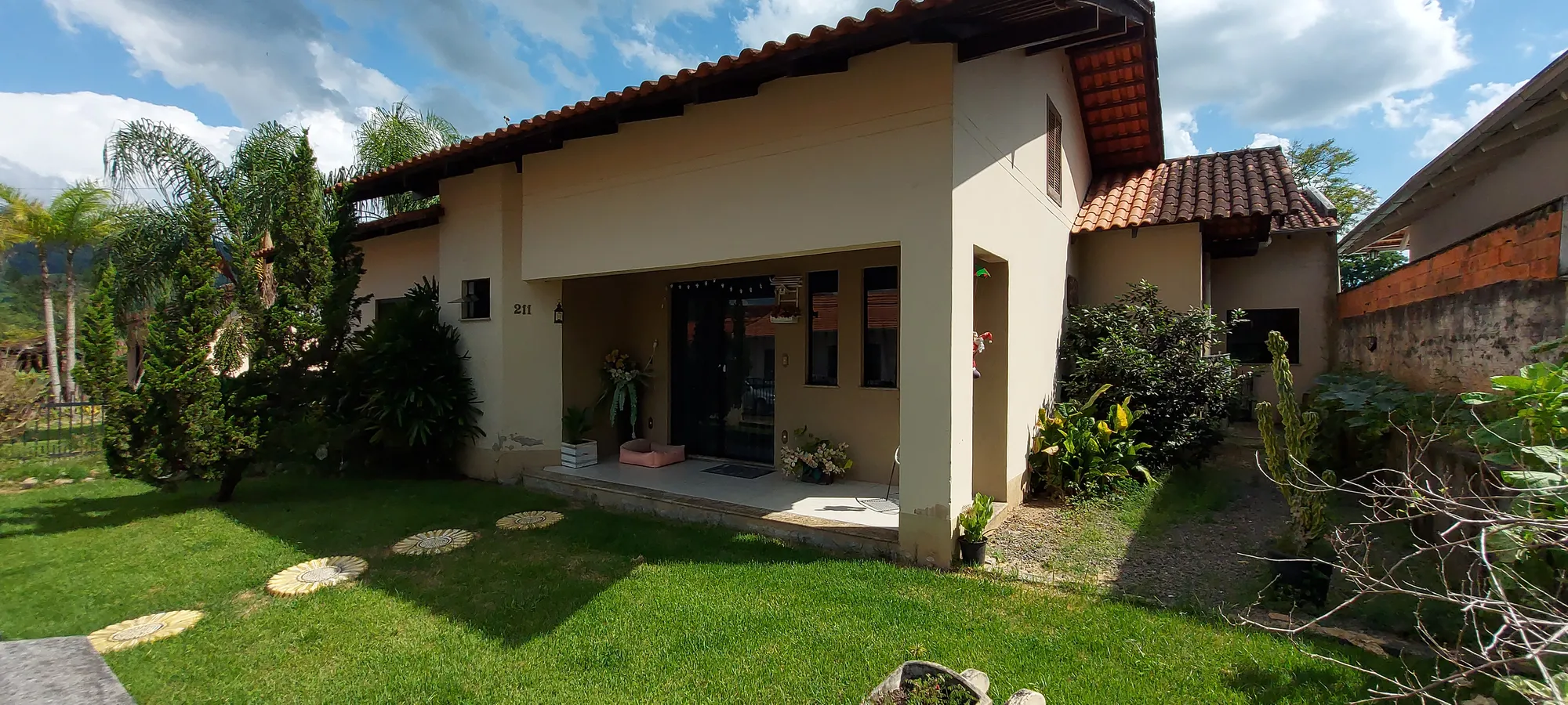 Casa alvenaria 3 amplos dormitórios (sendo uma suíte) 2 vagas de garagem. Terreno 840 m2 — foto 6