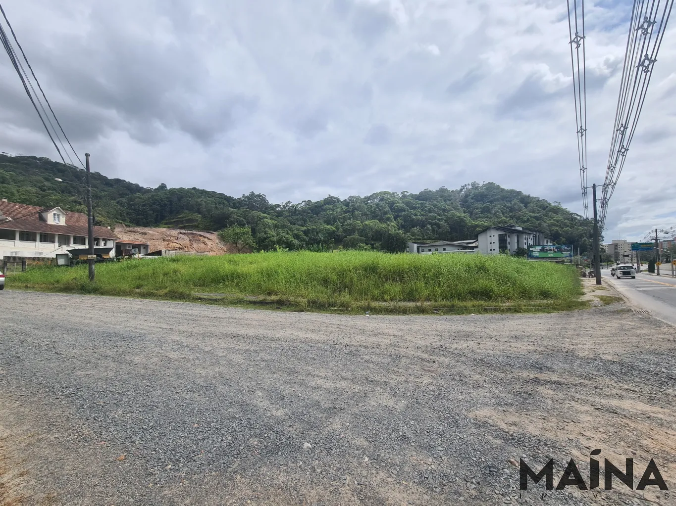 Excelente oportunidade, terreno localizado em uma rua com amplo fluxo de pessoas e veículos, grande visibilidade. - foto 1