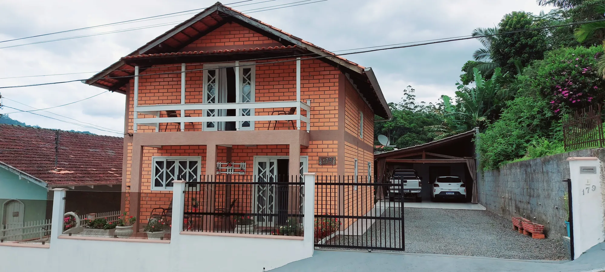 Casa 2 pavimento tijolinho a vista - Centro Rodeio - Próximo Mercado - Aceita Apto 3 dormitórios no Negócio. - foto 1