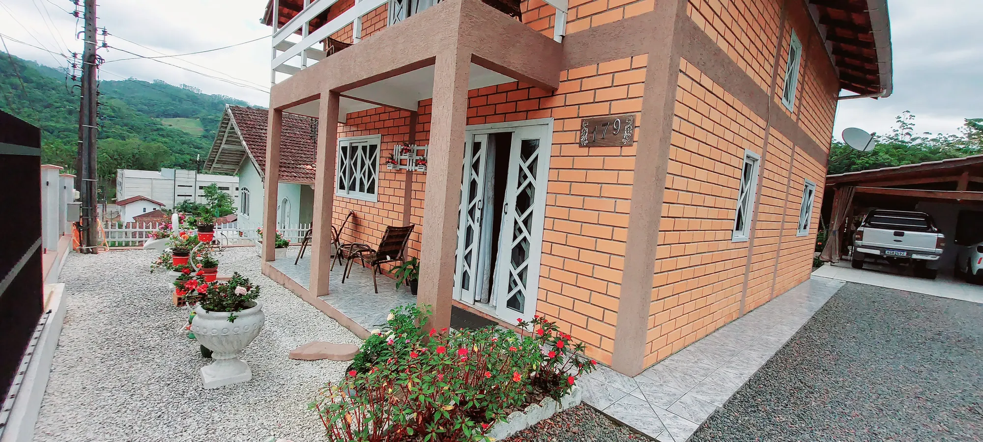 Casa 2 pavimento tijolinho a vista - Centro Rodeio - Próximo Mercado - Aceita Apto 3 dormitórios no Negócio. — foto 3