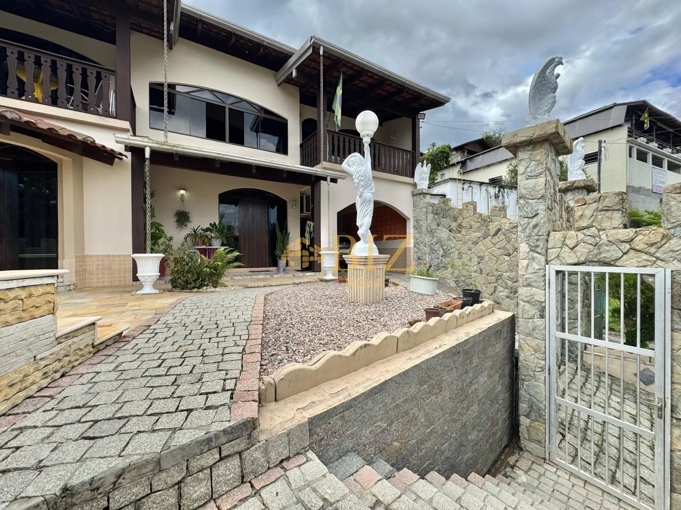Casa com 5 quartos, sendo 3 suítes, em área nobre do Bairro Garcia! — foto 3