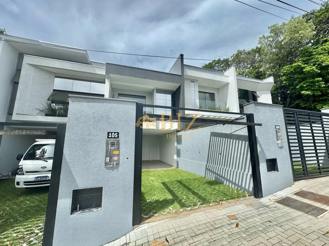 Sobrado alto padrão com 3 suítes e piscina no Bairro Ponta Aguda! — foto 2