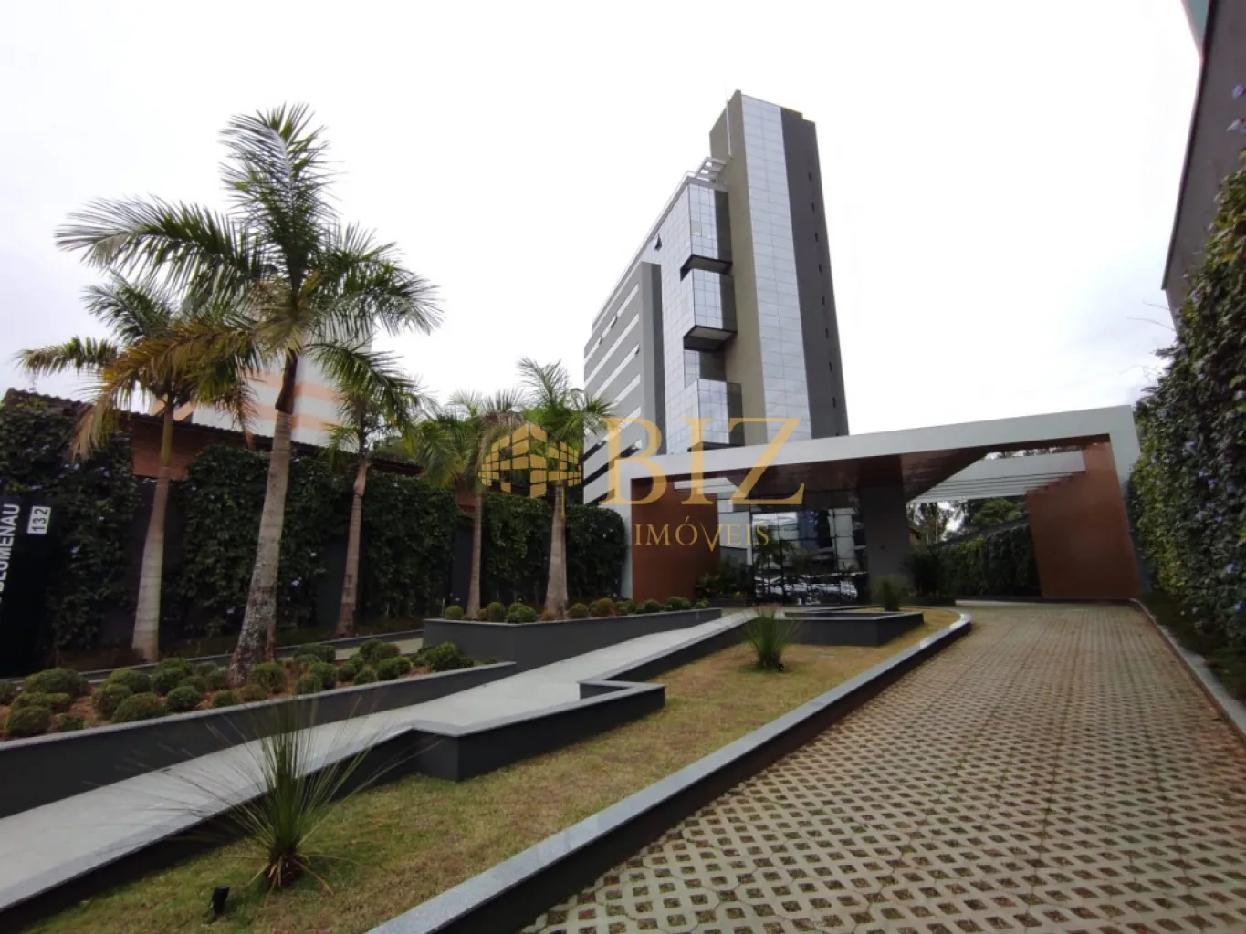 Sala comercial próximo ao centro da cidade com 2 vagas de garagem!! — foto 2