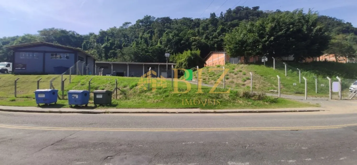 Excelente terreno no Bairro Água Verde, frente para a Rua Água Branca, com área de 881,46m! - foto 1