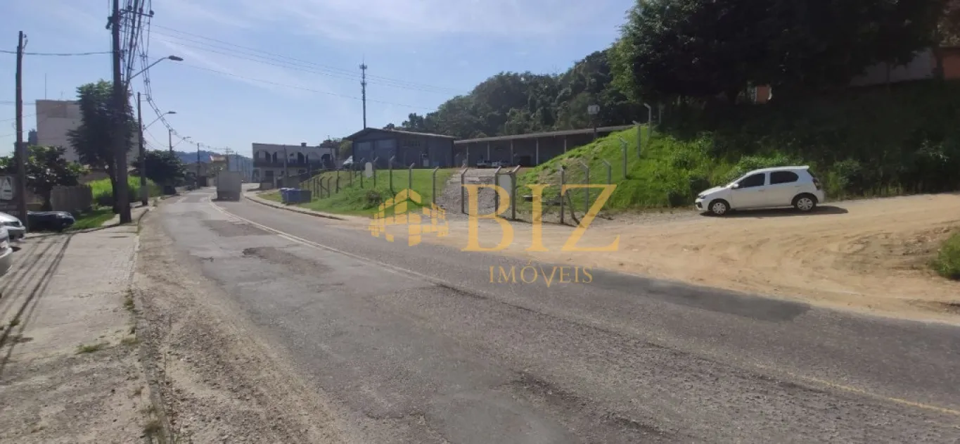 Excelente terreno no Bairro Água Verde, frente para a Rua Água Branca, com área de 881,46m! — foto 2