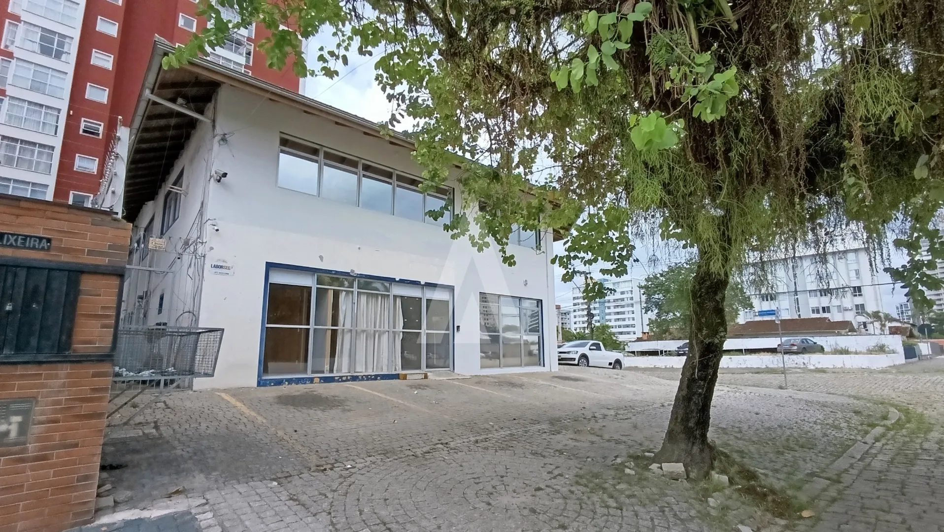 Sala comercial com 6 salas e vagas de garagem no Bairro Anita Garibaldi em Joinville — foto 2