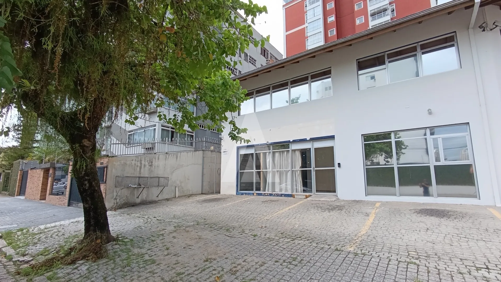 Sala comercial com 6 salas e vagas de garagem no Bairro Anita Garibaldi em Joinville — foto 3