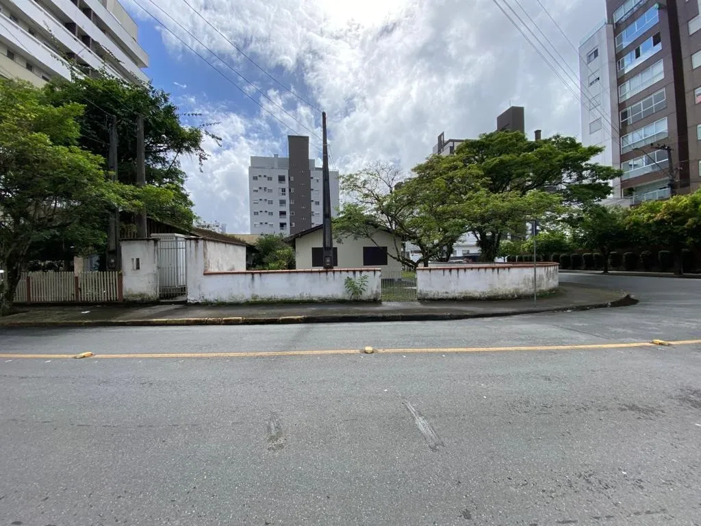 Casa com 3 quarto(s) à venda no bairro América em Joinville, por R$ 1.900.000.00. - foto 1