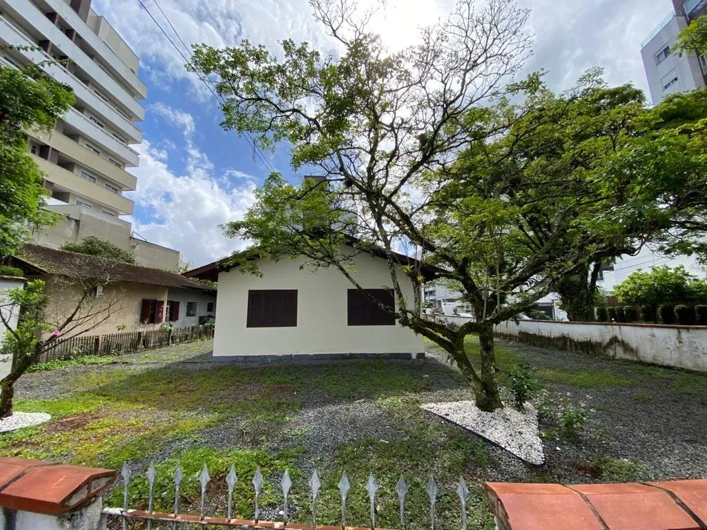 Casa com 3 quarto(s) à venda no bairro América em Joinville, por R$ 1.900.000.00. — foto 2
