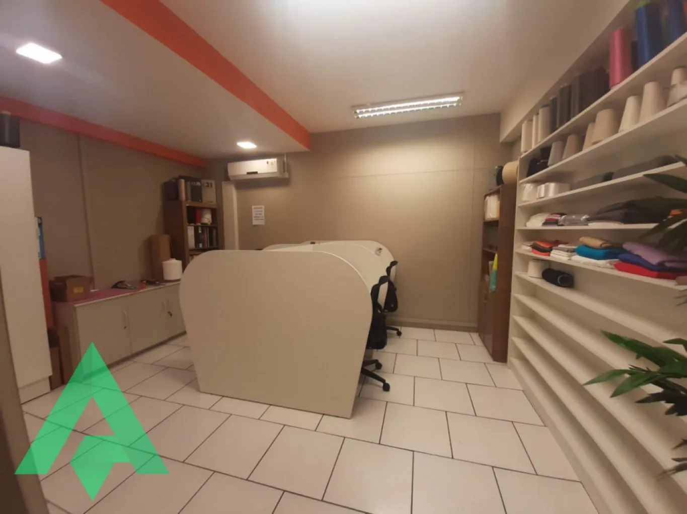 Sala comercial de 150m para locação por R$ 4.000,00 - Bairro Velha - Blumenau/SC — foto 4