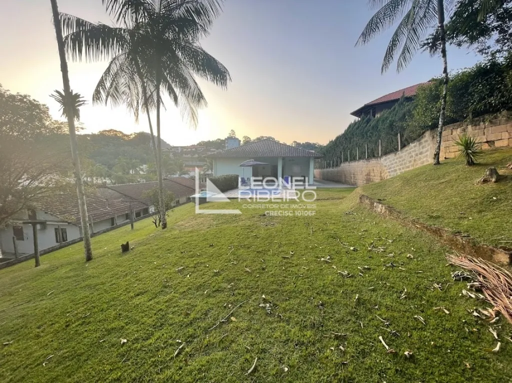 Linda Casa com Piscina no Bairro das Capitais. — foto 3